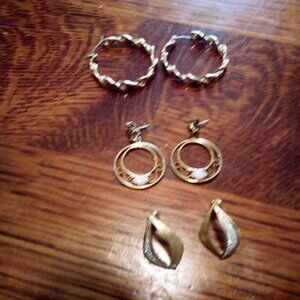 set of 3 gold tone earrings